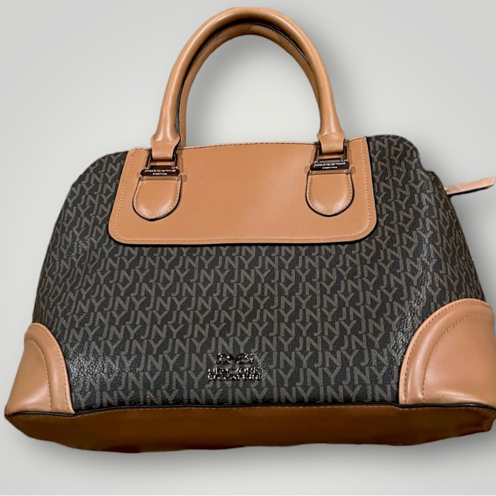 Jones New York Signature purse!!